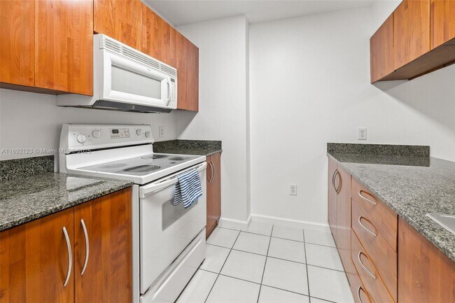 Building Photo - 1200 Brickell Bay Dr