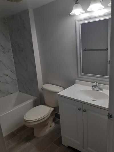 Building Photo - 9999 Summerbreeze Dr