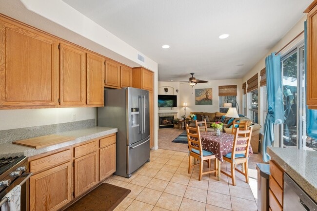 Building Photo - 22 Solitaire Ln