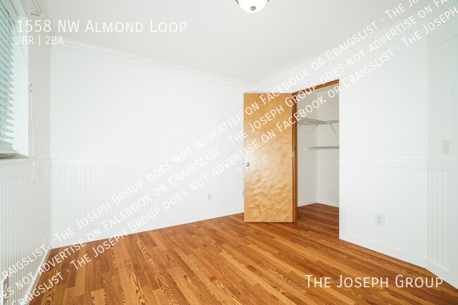 Building Photo - 1558 NW Almond Loop