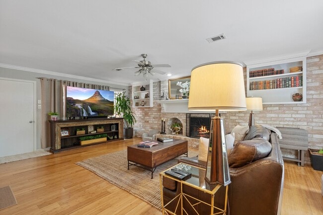 Building Photo - 2828 S Logrun Cir