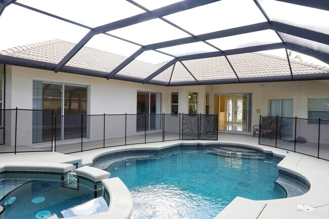 Building Photo - 781 SW Dolores Ave