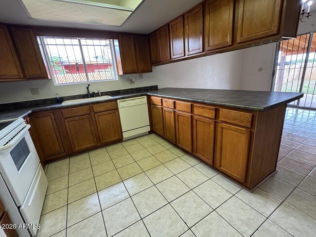 Building Photo - 1281 N Catalina Dr