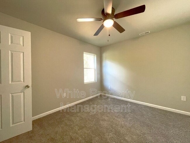 Building Photo - 706 Hillside St