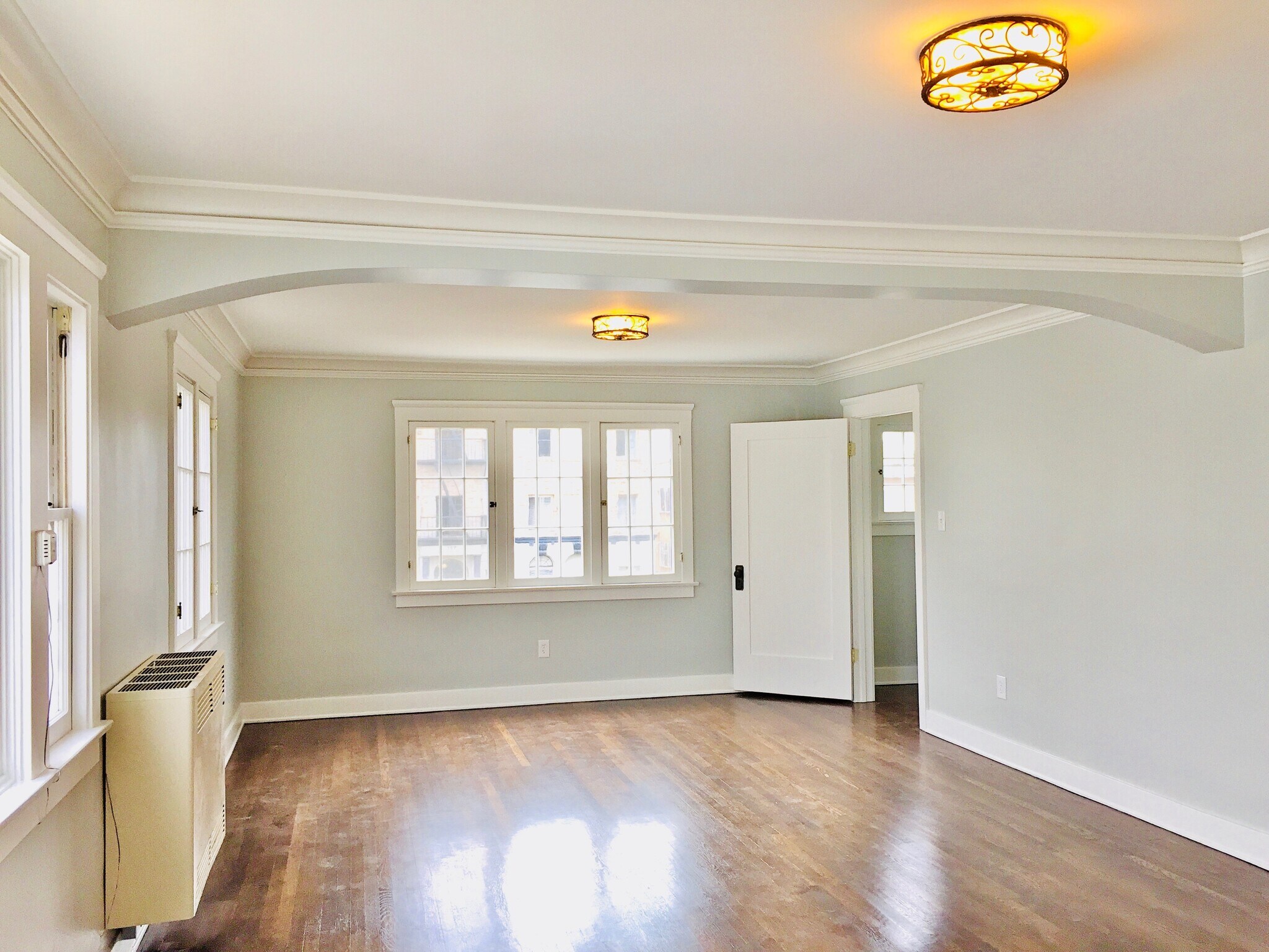 Building Photo - 160 S Catalina St