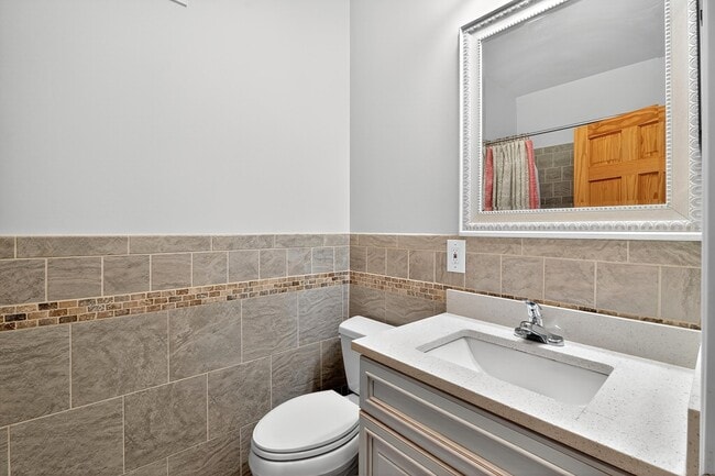 Building Photo - 213 Claremont Ave