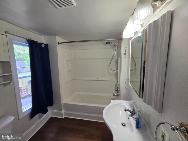 Building Photo - 106 Main St