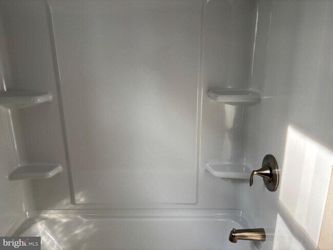 Building Photo - 148 Bayshore Dr