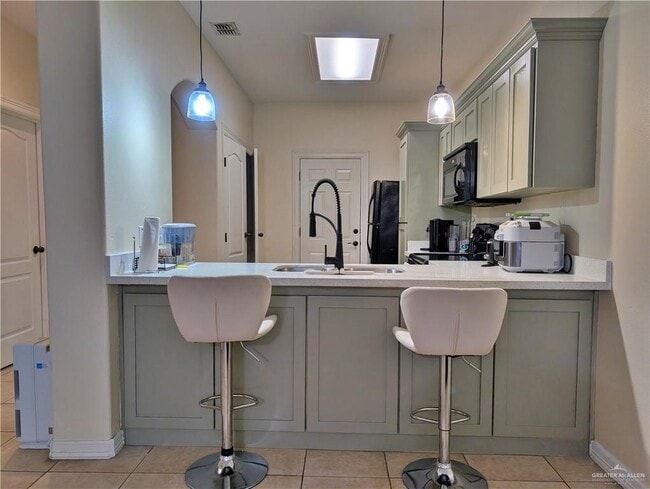 Building Photo - 11 Regal Dr