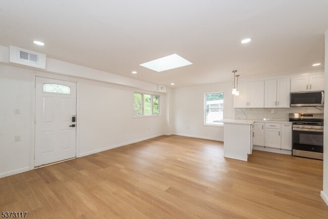 Building Photo - 73 Clinton Pl