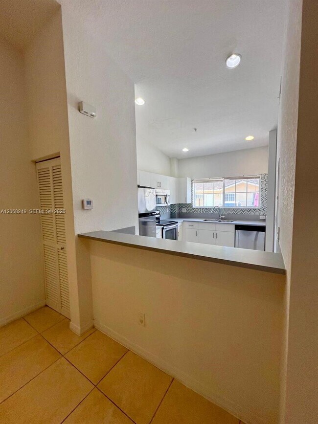 Building Photo - 3824 SW 48th Ave