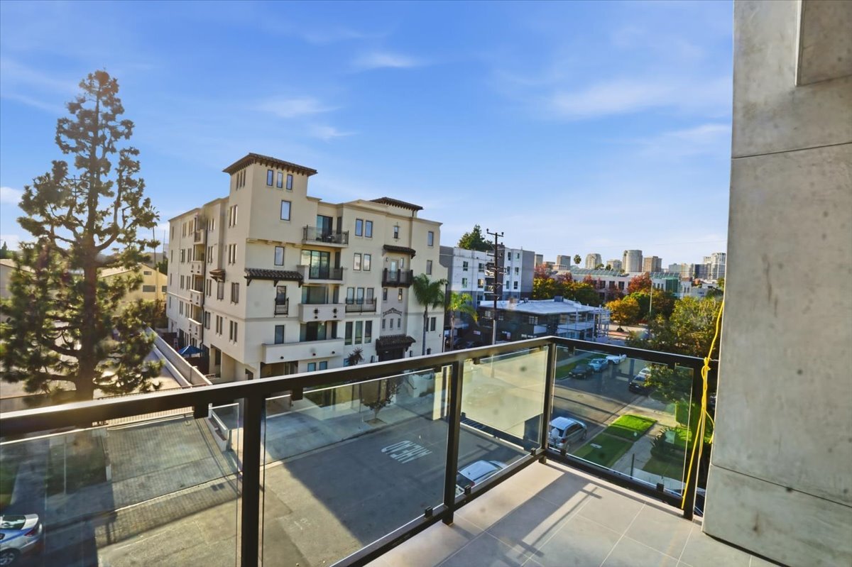 Building Photo - 1820 Prosser Ave