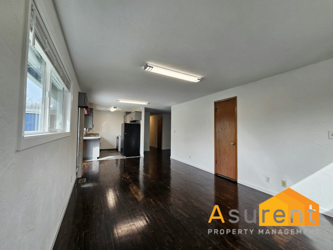 Building Photo - Newly Remodeled 3 Bedroom- 2 Full Bathroom...