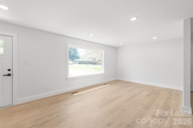 Building Photo - 1315 Vickie Ln