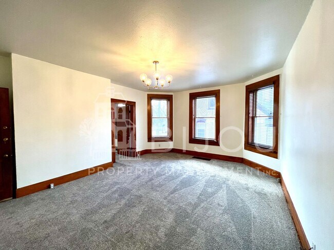 Building Photo - 732 E Kiowa St