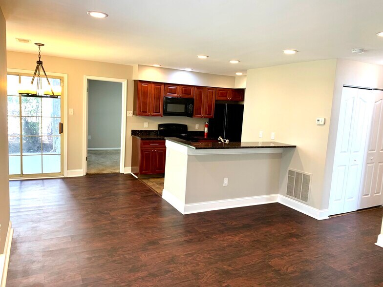 Building Photo - 1109 Foxmeadow Dr