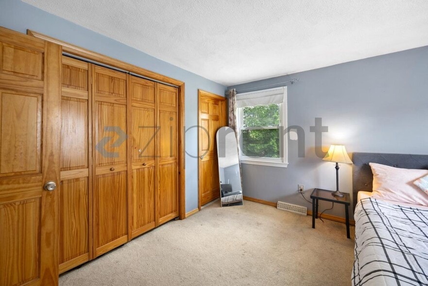 Building Photo - Unit