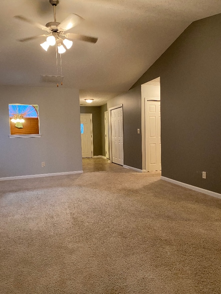 Building Photo - 2709 Crownpoint Dr