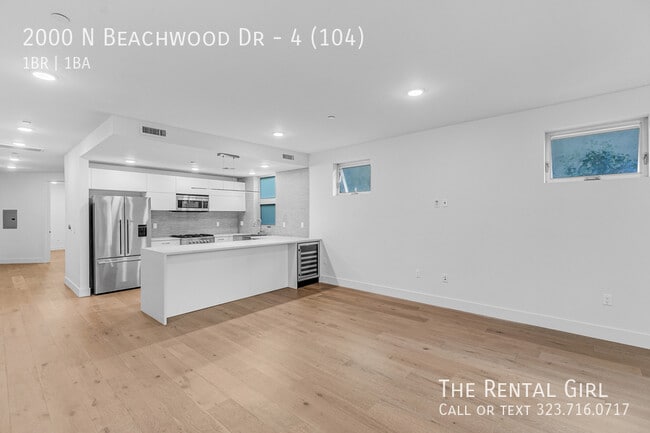 Building Photo - 2000 Beachwood Dr