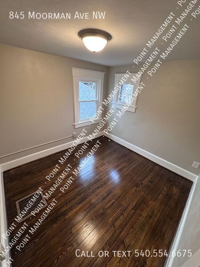 Building Photo - 845 Moorman Ave NW