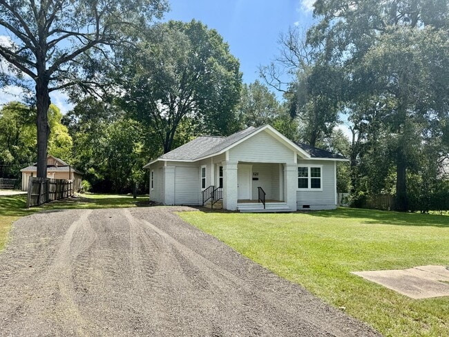 Primary Photo - 121 W Kerr Ave
