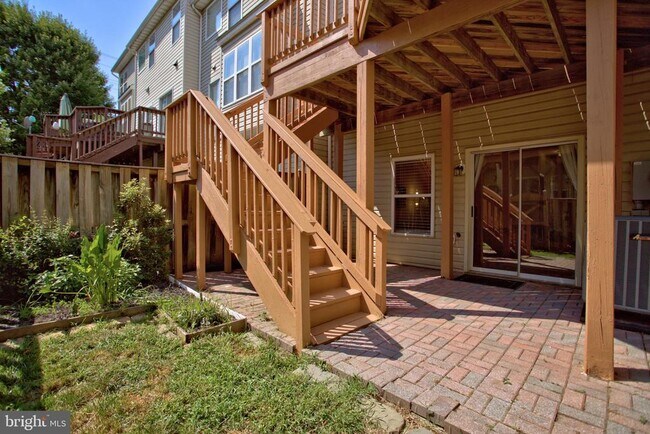 Building Photo - 14679 Seasons Dr