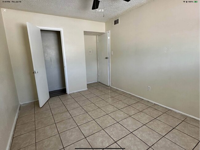 Building Photo - Downstairs 2 Bed / 1 Bath Apartment with Electric, Water, Trash & Gas INCLUDED