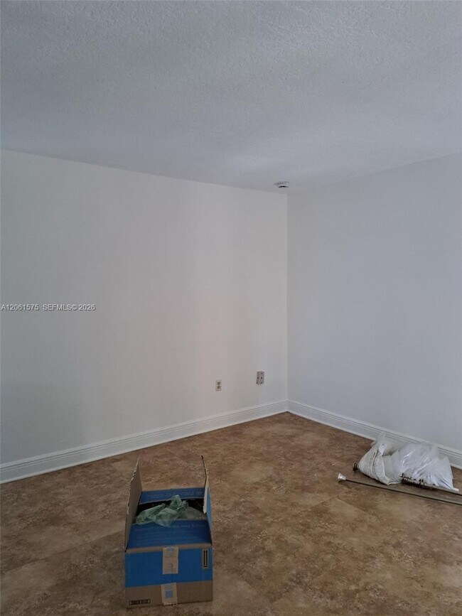 Building Photo - 8860 SW 123rd Ct