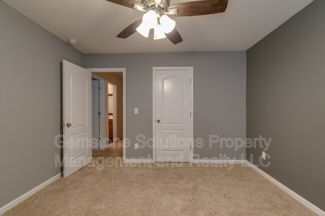 Building Photo - 2508 Queen Bee Dr