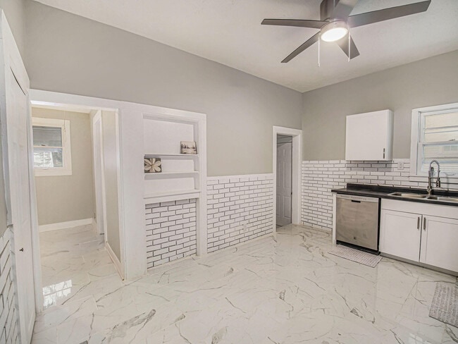 Building Photo - 606 N 8th St