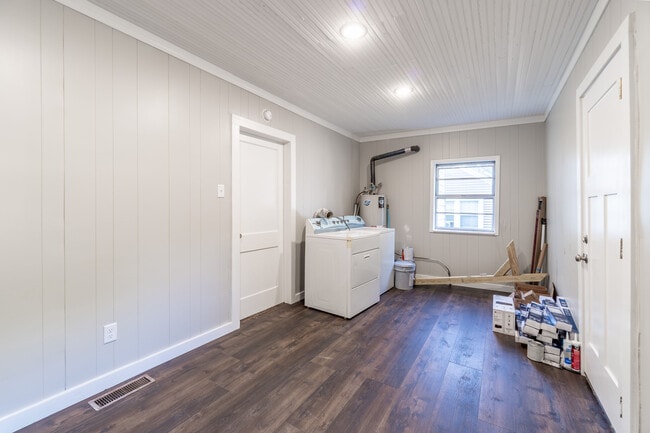 Building Photo - 714 N 39th St