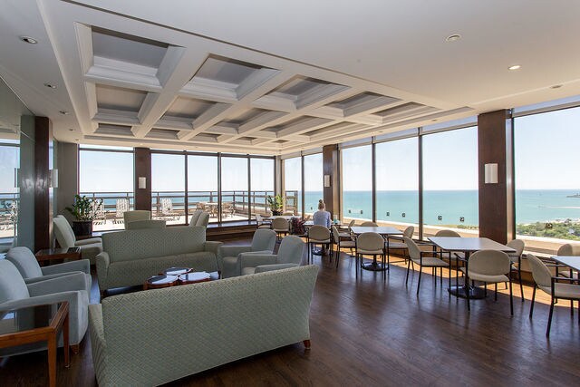 Building Photo - 2650 N Lakeview Ave