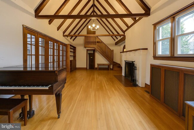 Building Photo - 10001 Dallas Ave