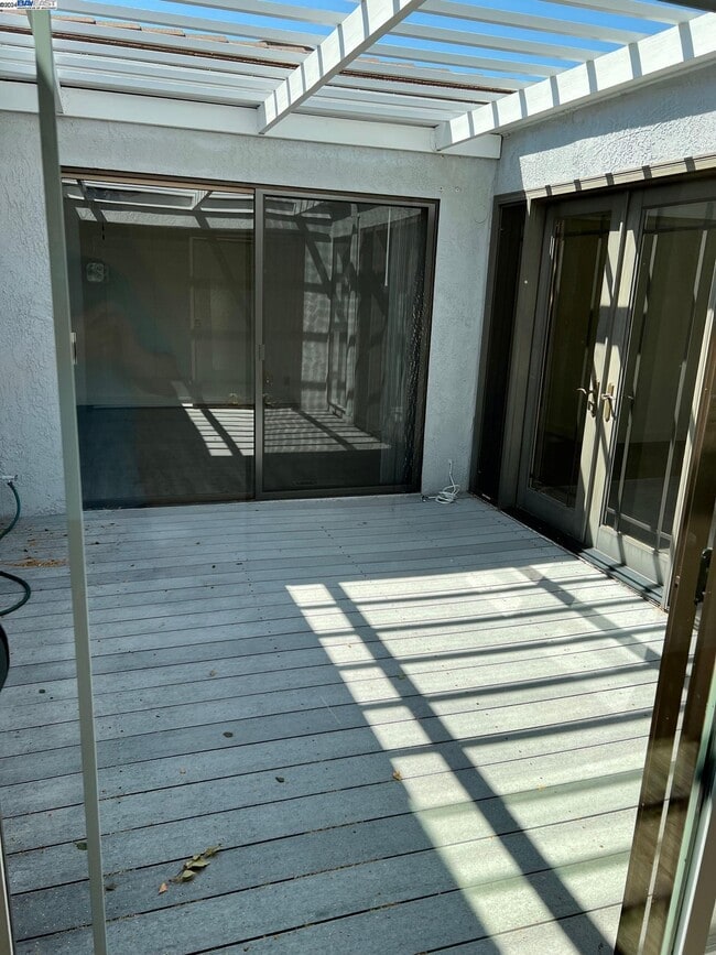 Building Photo - 535 Cambrian Way