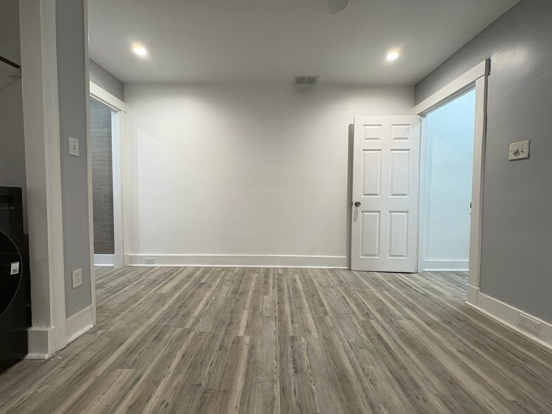 Building Photo - 5836 Phillips Ave