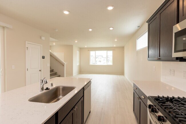 Building Photo - 24509 E Feather Ct