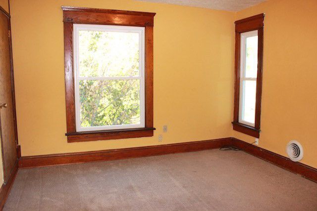 Building Photo - 281 W 5th St