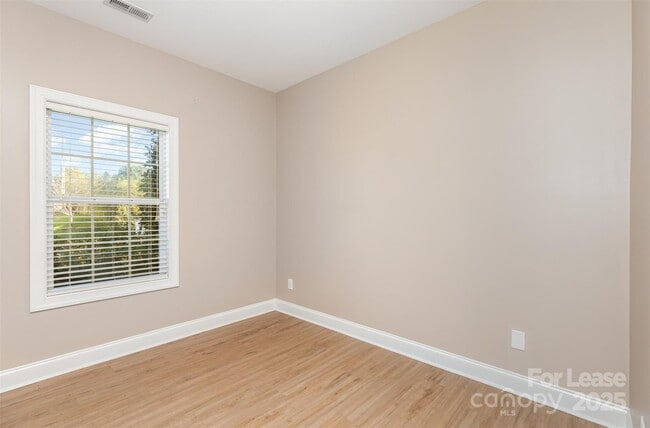 Building Photo - 540 Greystone Rd