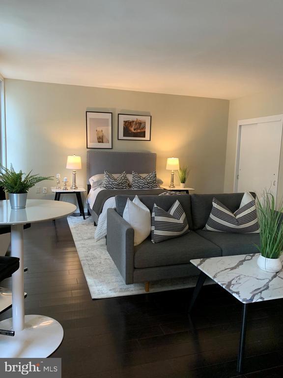 Building Photo - 135 S 19th St