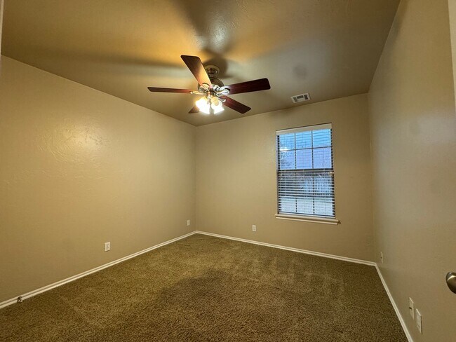 Building Photo - Spacious Home + North Edmond + 3 bedrooms + Study + Edmond Schools + Storm Shelter