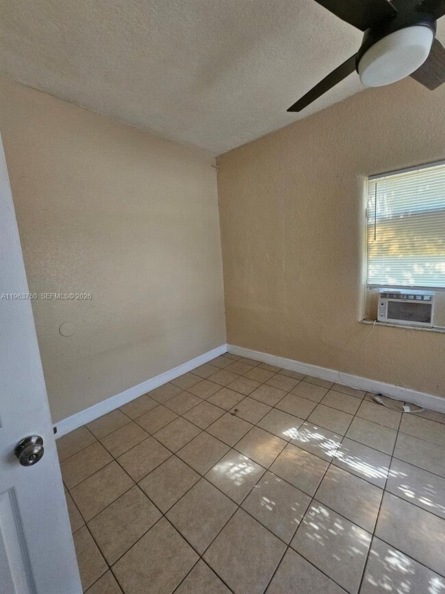 Building Photo - 2990 SW 15th Ave