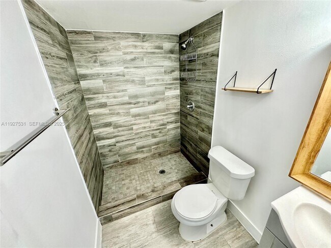 Building Photo - 19751 SW 114th Ave