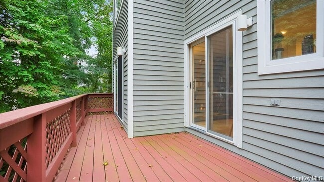 Building Photo - 4 Pinewood Cir