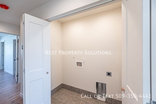 Building Photo - 1073 S Grand Dr