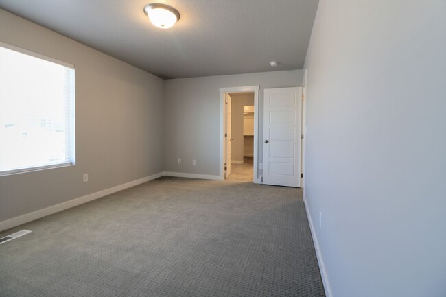 Building Photo - $200 Off First Month Rent! Stunning Lehi Home