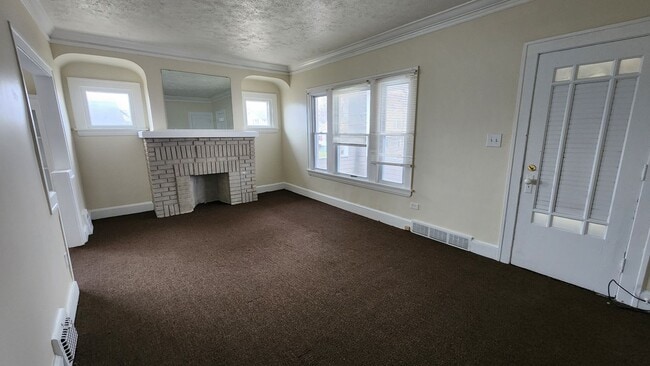 Building Photo - 4646 Blythin Rd