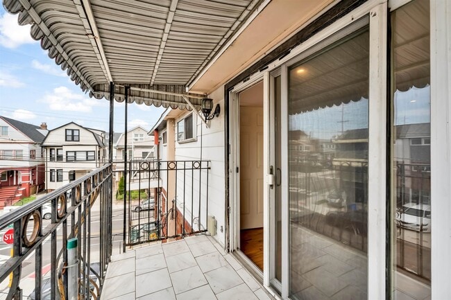 Building Photo - 30 Skyline Dr