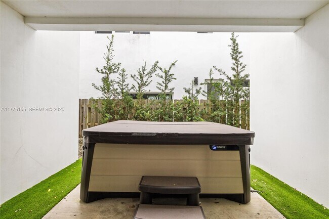 Building Photo - 1816 SW 23rd St