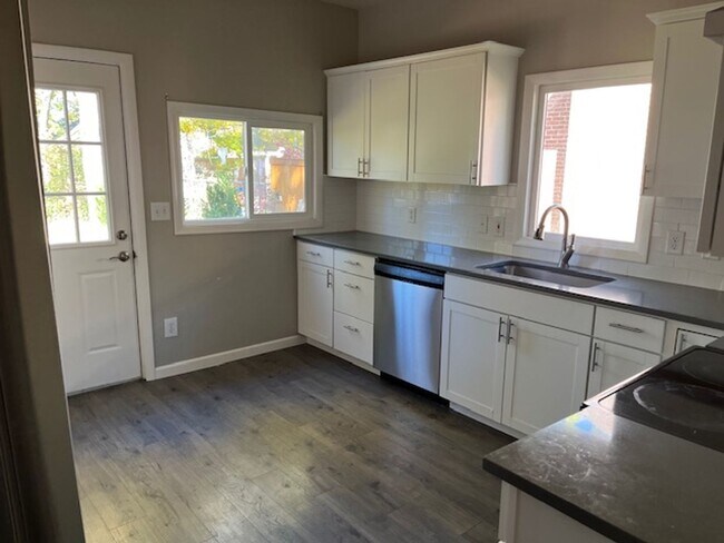 Building Photo - Old Town Updated 3 bed home w detached garage