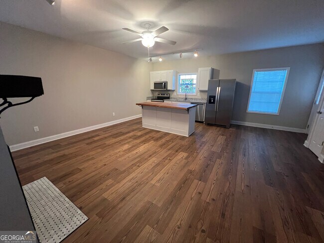 Building Photo - 626 Liberty Pk Dr